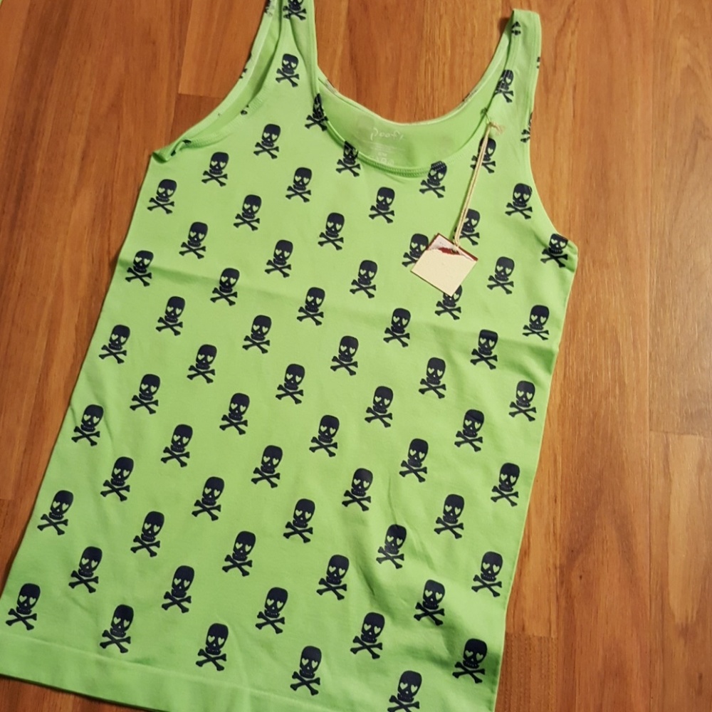 Super stretch tank top skull w/ heart eyes